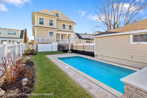 105 Parkway, Point Pleasant Beach, NJ 08742-3271