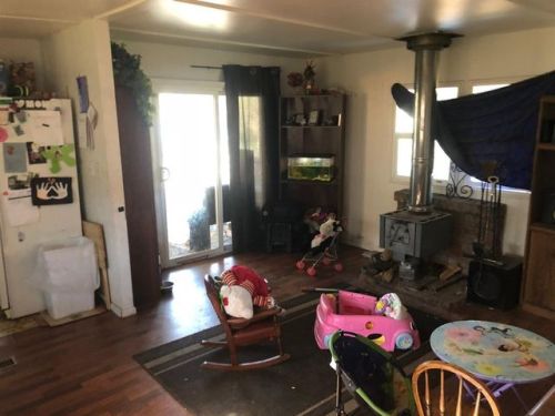 395 Almond St, Merlin, OR 97532-9747