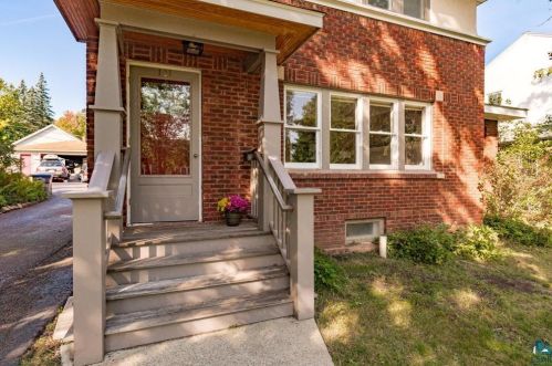 131 Waverly Pl, Duluth, MN 55803-2422