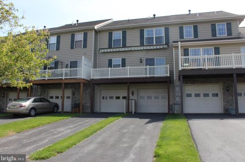 638 Royal View Dr, Lancaster PA  17601-2871 exterior