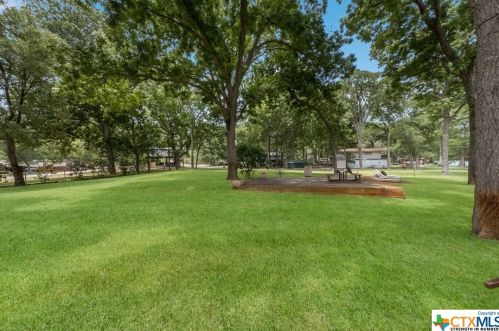 332 Mdw Lk Dr, Seguin TX 78155-9206 exterior