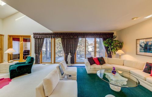 902 Highview Cir, Saint Paul MN  55118-3687 exterior