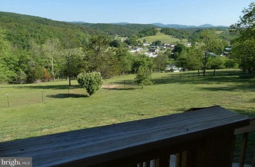 166 Carter Ln, Upper Tract, WV 26866-8567