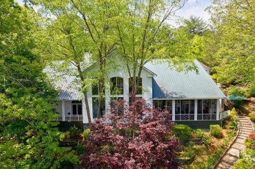 353 Ray Point Ln, Lakemont, GA 30552-2844