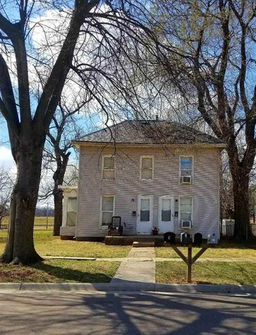 1217 Stewart St, Winfield, KS 67156-4250