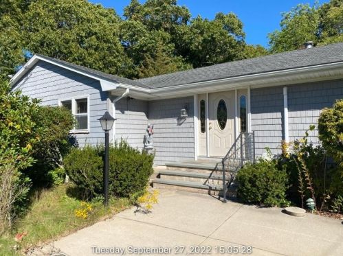 23 Bradford Rd, Westerly RI  02808-1428 exterior
