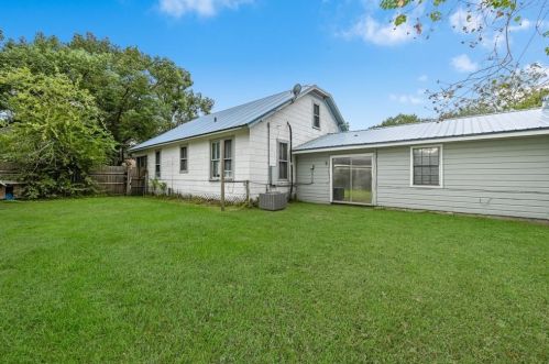 401 Myrtle St, Angleton, TX 77515-4706