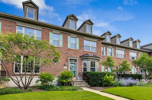 1851 Westleigh Dr, Glenview, IL 60025-7611
