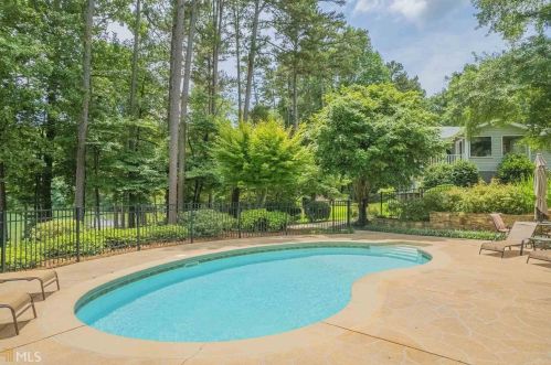 166 Cedar St, Lavonia, GA 30553-2106