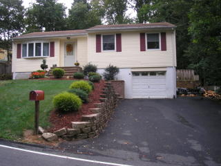 32 Shawnee Rd, Hopatcong, NJ 07843-1426