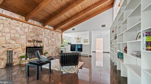 69 Bayberry Rd, Princeton NJ  08540-7418 exterior