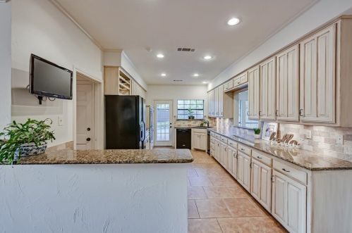 2312 Colleen Ct, Carrollton TX 75007-2037 exterior