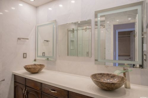 8641 Alta Cv Dr, Sandy UT 84093-1699 exterior