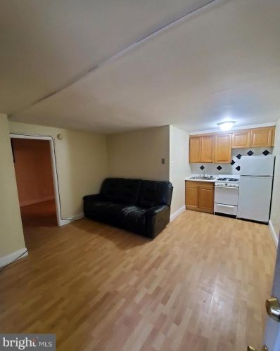 800 Borbeck Ave, Philadelphia PA  19111-3140 exterior