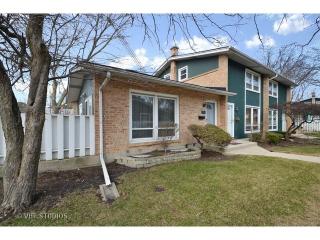 351 Bristol St, Northfield, IL 60093-2945