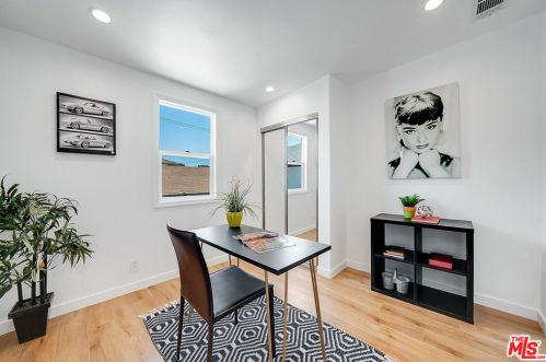 1350 Carlton Dr, Glendale CA  91205-1421 exterior