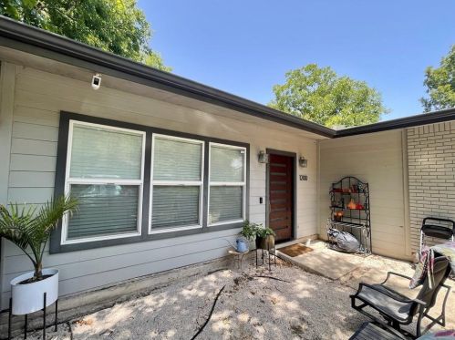 1200 Dwyce Dr, Austin TX  78757-2606 exterior