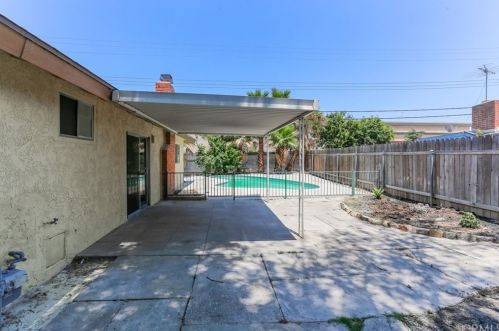 3361 Norfolk Dr, Riverside CA  92503-5146 exterior