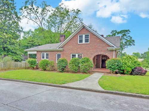 196 Walnut St, Toccoa, GA 30577-2142
