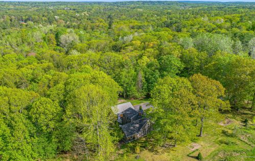 2 Youngs Ln, Freeport ME  04032-6261 exterior