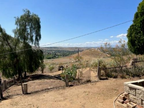 2270 Mt Vernon Ave, Riverside CA  92507-4624 exterior