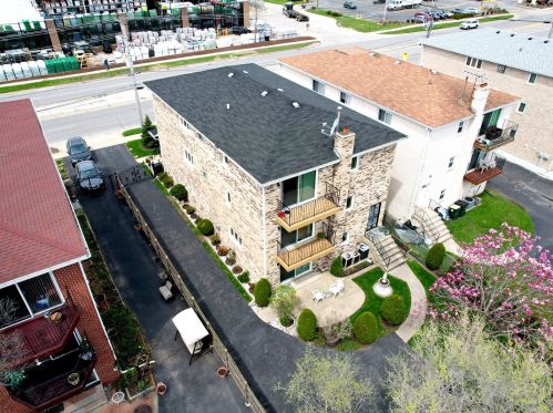 8827 Greenwood Ave, Niles IL  60714-1415 exterior