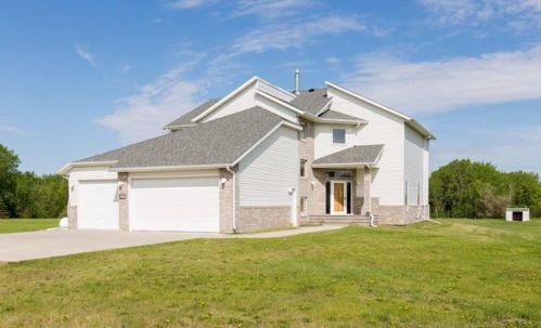 15911 Bison View St, Kindred, ND 58051-9300