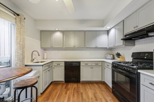 145 Nottingham Sq, Hackettstown NJ  07840-4236 exterior