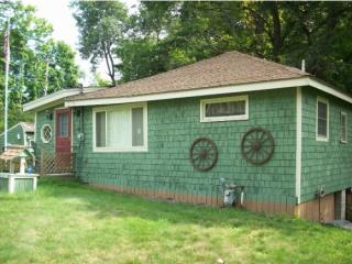 4 Lakewood Dr, Tilton, NH 03276-5338