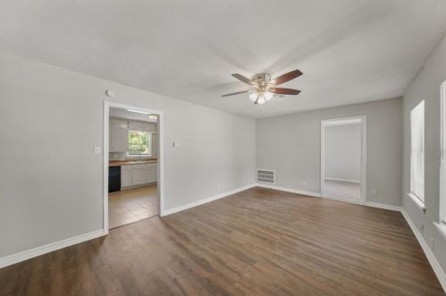 323 Seagrove St, Morgans Point TX  77571-7358 exterior
