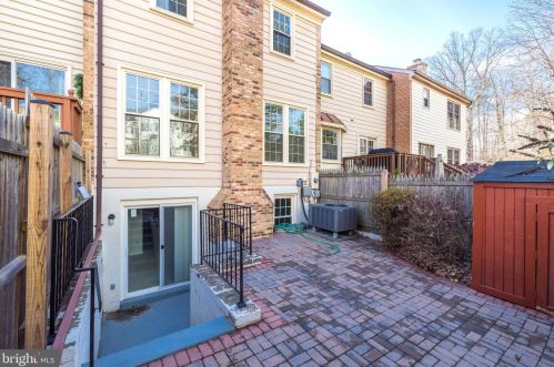 7722 Bristol Sq Ct, Springfield VA  22153-3120 exterior