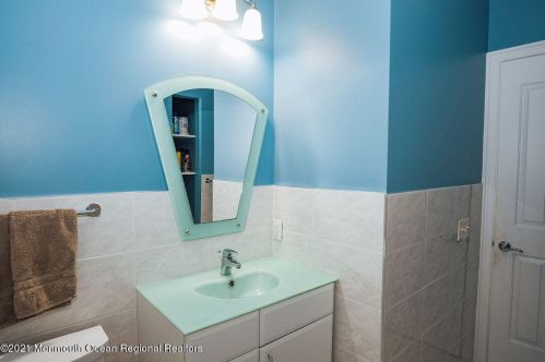 317 6th Ave, Tinton Falls NJ 07712-5577 exterior