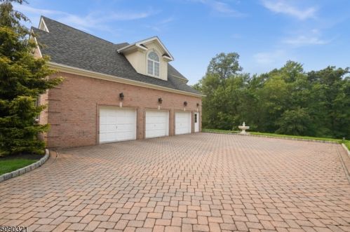 5 Raspberry Trl, Warren, NJ 07059-7053