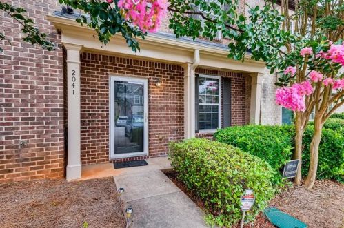2041 Bayrose Cir, Atlanta, GA 30344-1679
