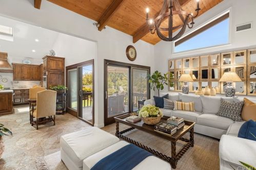 11407 Arroyo Ave, Santa Ana CA  92705-2403 exterior