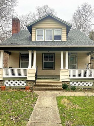 1104 Chase Pkwy, Waterbury, CT 06708-2957
