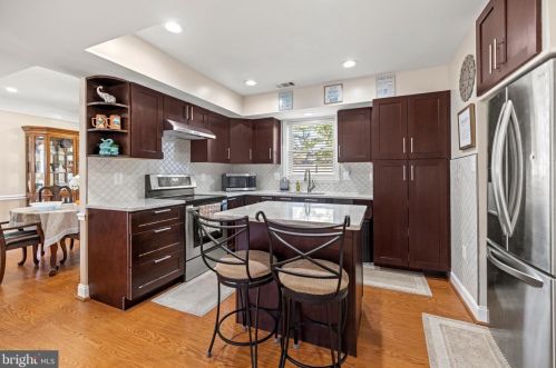 7319 Beverly Park, Springfield VA  22150-3162 exterior