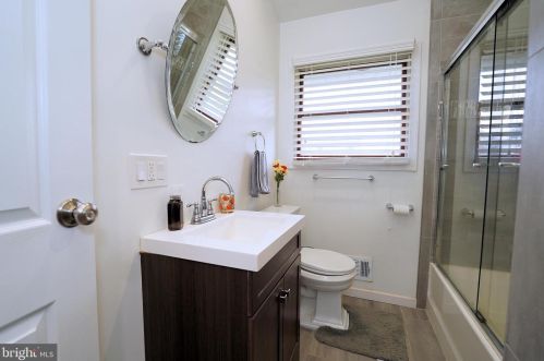 51 Sunset Blvd, Trenton NJ  08690-3950 exterior