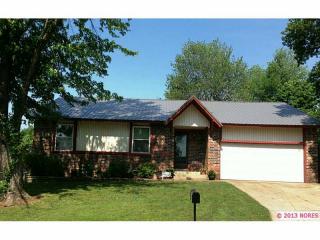 635 Maywood Dr, Claremore, OK 74017-4717