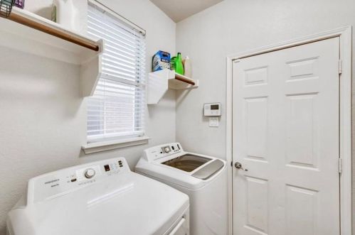 1905 Kerr Ct, Carrollton TX 75010-3208 exterior