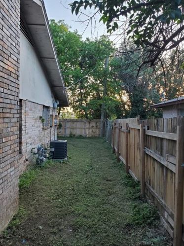9812 Dallum Dr, Austin TX  78753-4312 exterior