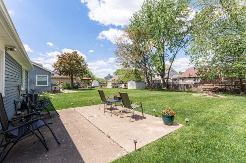 1327 Caribou Trl, Carol Stream IL  60188-9064 exterior