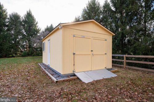 874 Pheasant Hill Rd, Summit Point WV  25446-3634 exterior