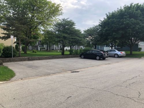 124 Darby Ct, Hanover Park, IL 60108-1573