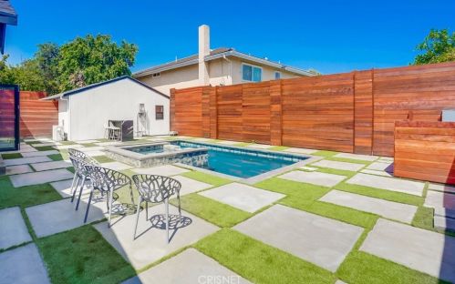 5030 Amestoy Ave, Van Nuys, CA 91316-3408
