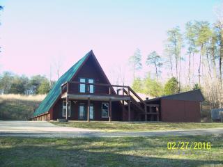 451 Ed Phifer Rd, Quebeck, TN 38579-2356