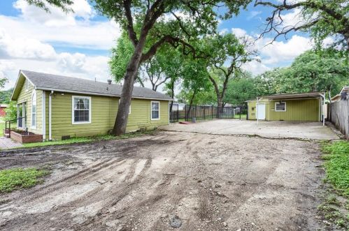 1415 Shady Grove Rd, Irving TX  75060-3895 exterior