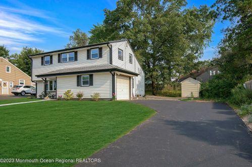 11 Mallard St, Hazlet, NJ 07730-1450