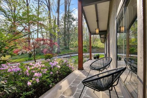 2443 Echo Dr, Atlanta, GA 30345-3526