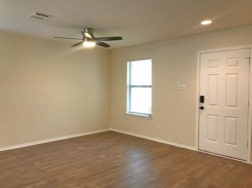 751 New Bridge Dr, Uhland TX  78640-5542 exterior